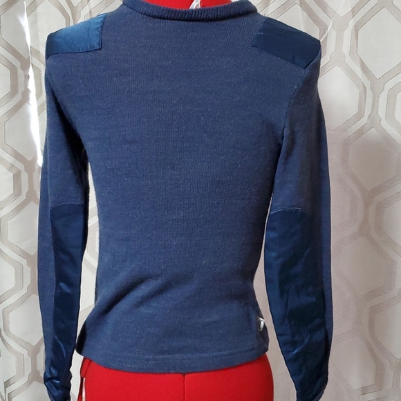 Steel blue sweater with satin shoulder and elbow 2/15$ - Picture 2 of 3